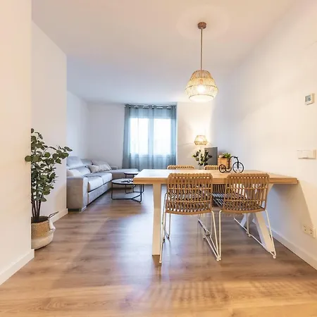 Bravissimo Afra, 2-bedroom * Girona